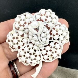 Vintage‎ Weiss Brooch White Enamel Flower Rose Rhinestone